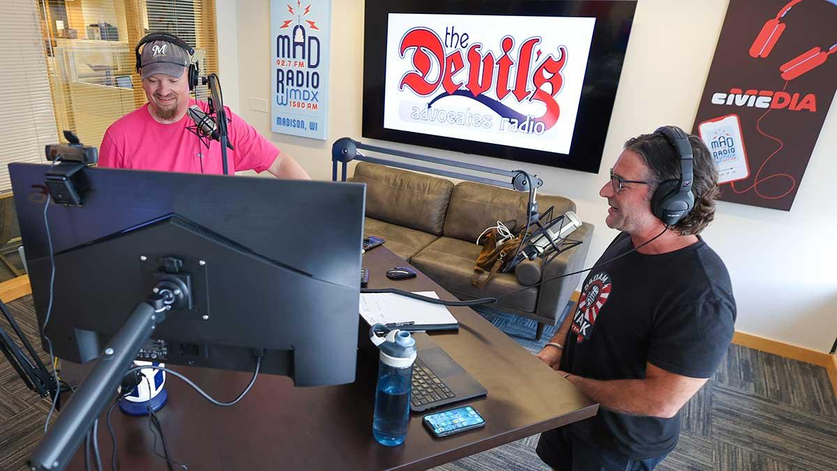WMDX 92.7 FM, 1580 AM Inaugurates Studio on State St.